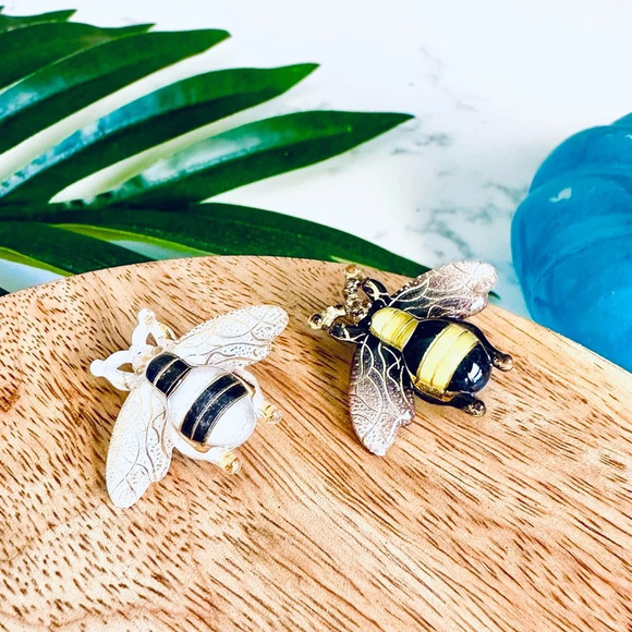 3/$22🩶 Bumble Bee Hair Clip Barrette Fashion Hair Accessories NEW 2 Clips - Picture 3 of 8